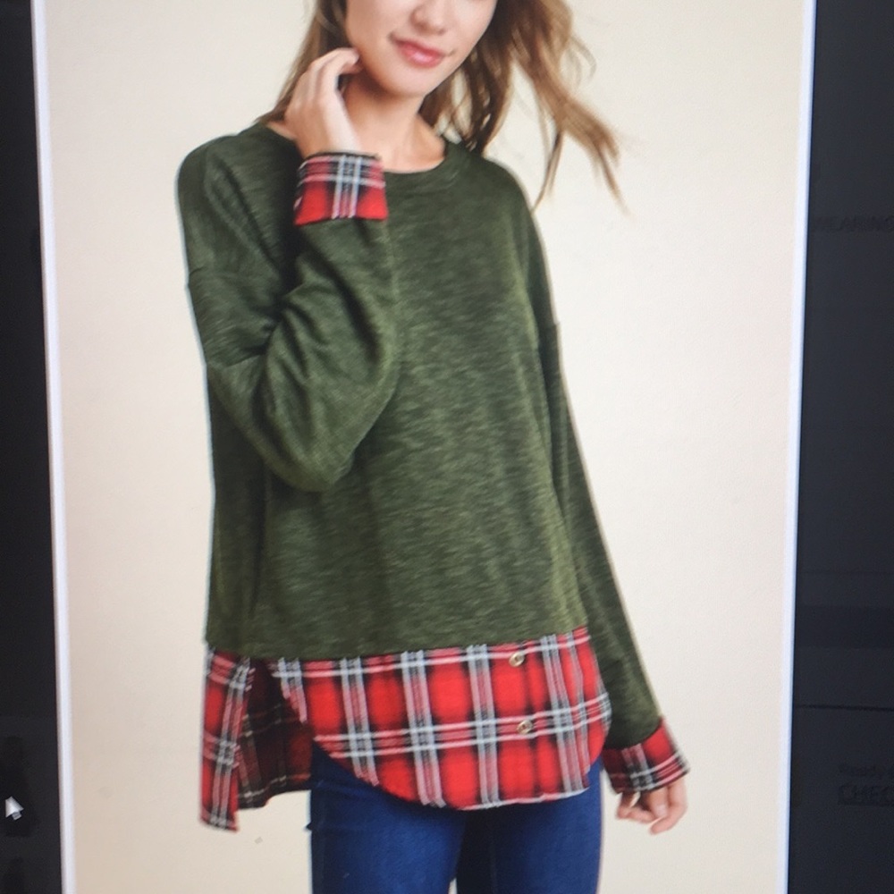 LAST ONE!  Ladies Sweater shirt plaid festive Top